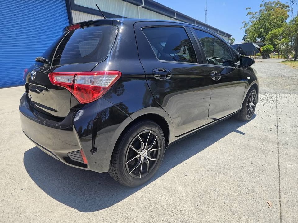 2017 Auto Toyota Yaris with low kms and easy finance 7.jpg